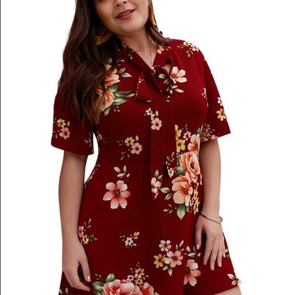 Plus Size Floral Print V Neck Mini Dresses - Picture 4 of 4